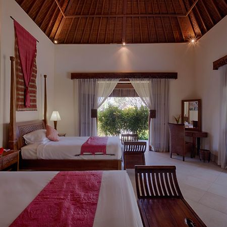 Kutus Kutus Saba Beach Villa 苏卡瓦提 外观 照片