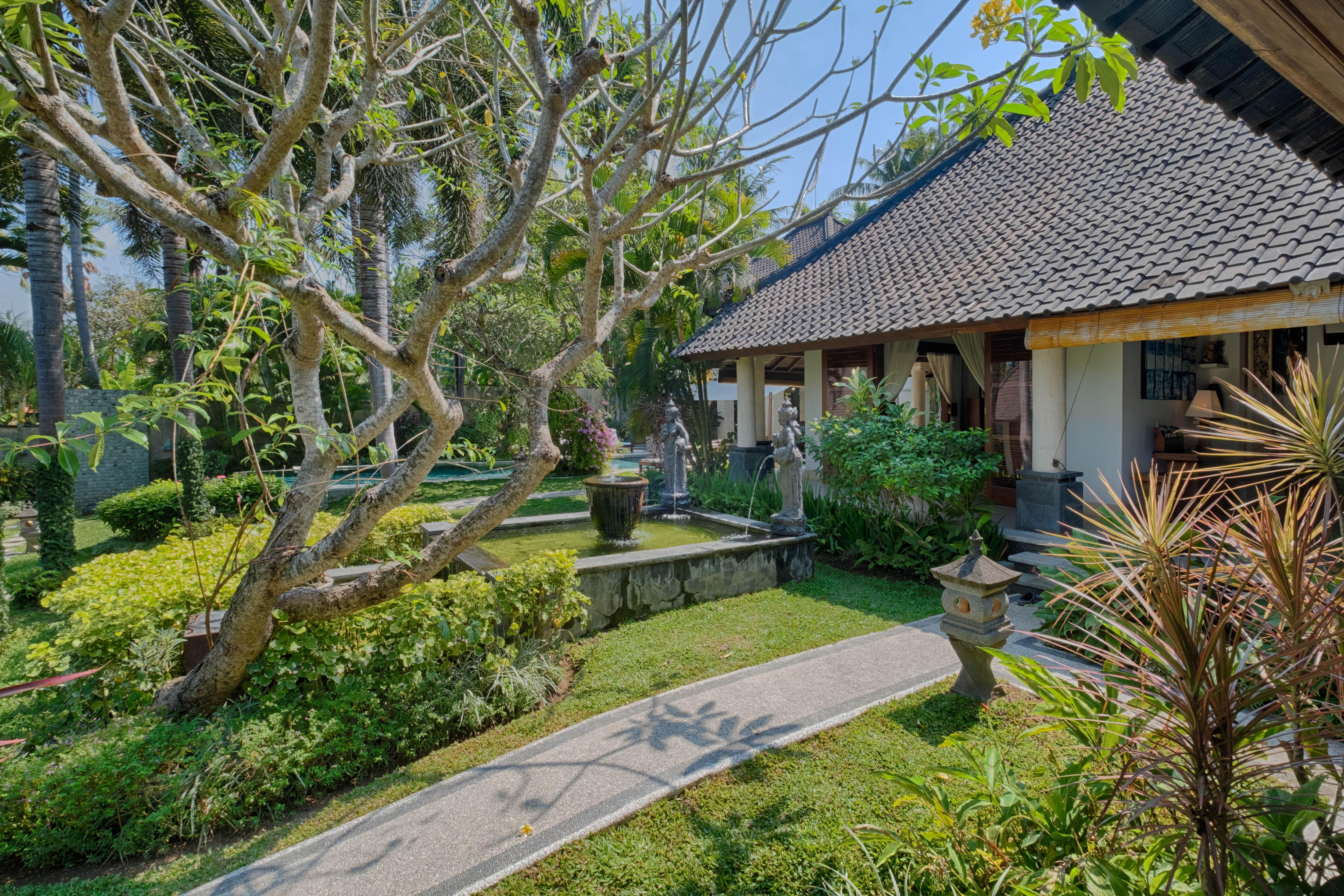 Kutus Kutus Saba Beach Villa 苏卡瓦提 外观 照片