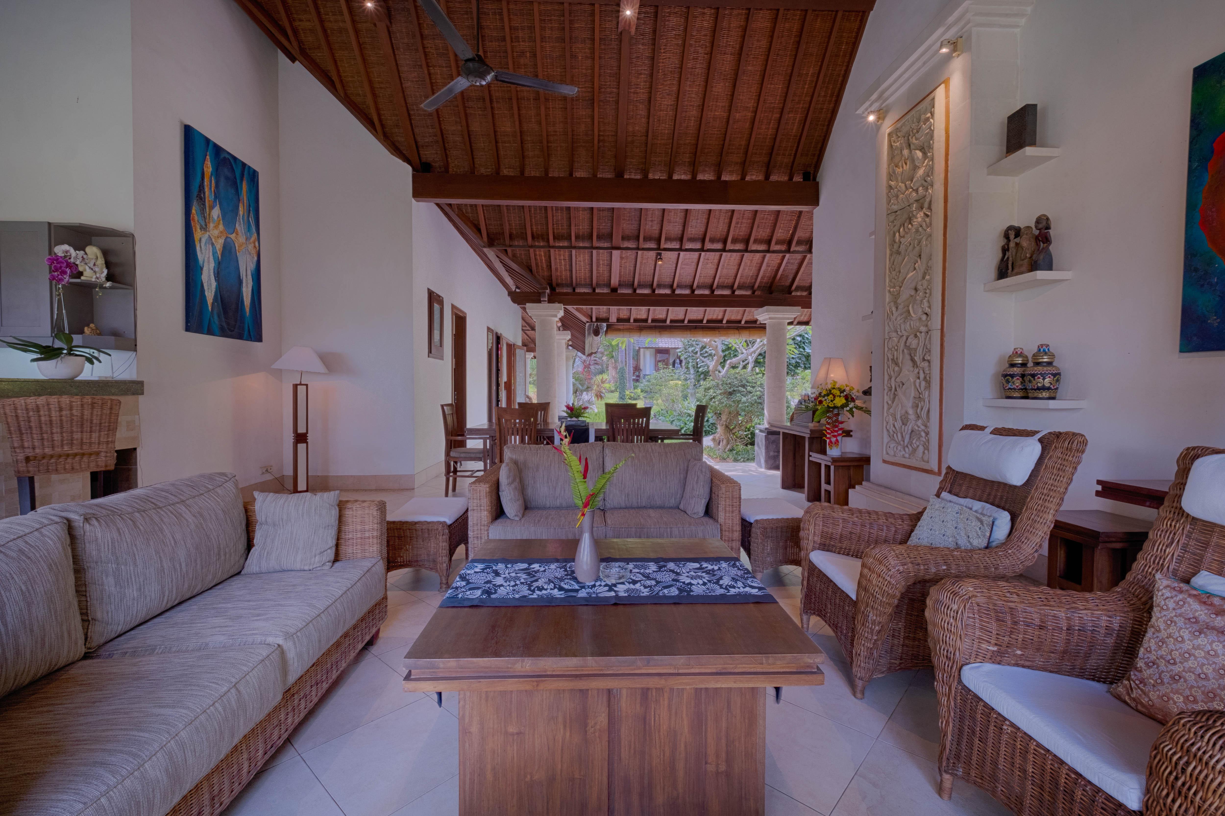 Kutus Kutus Saba Beach Villa 苏卡瓦提 外观 照片