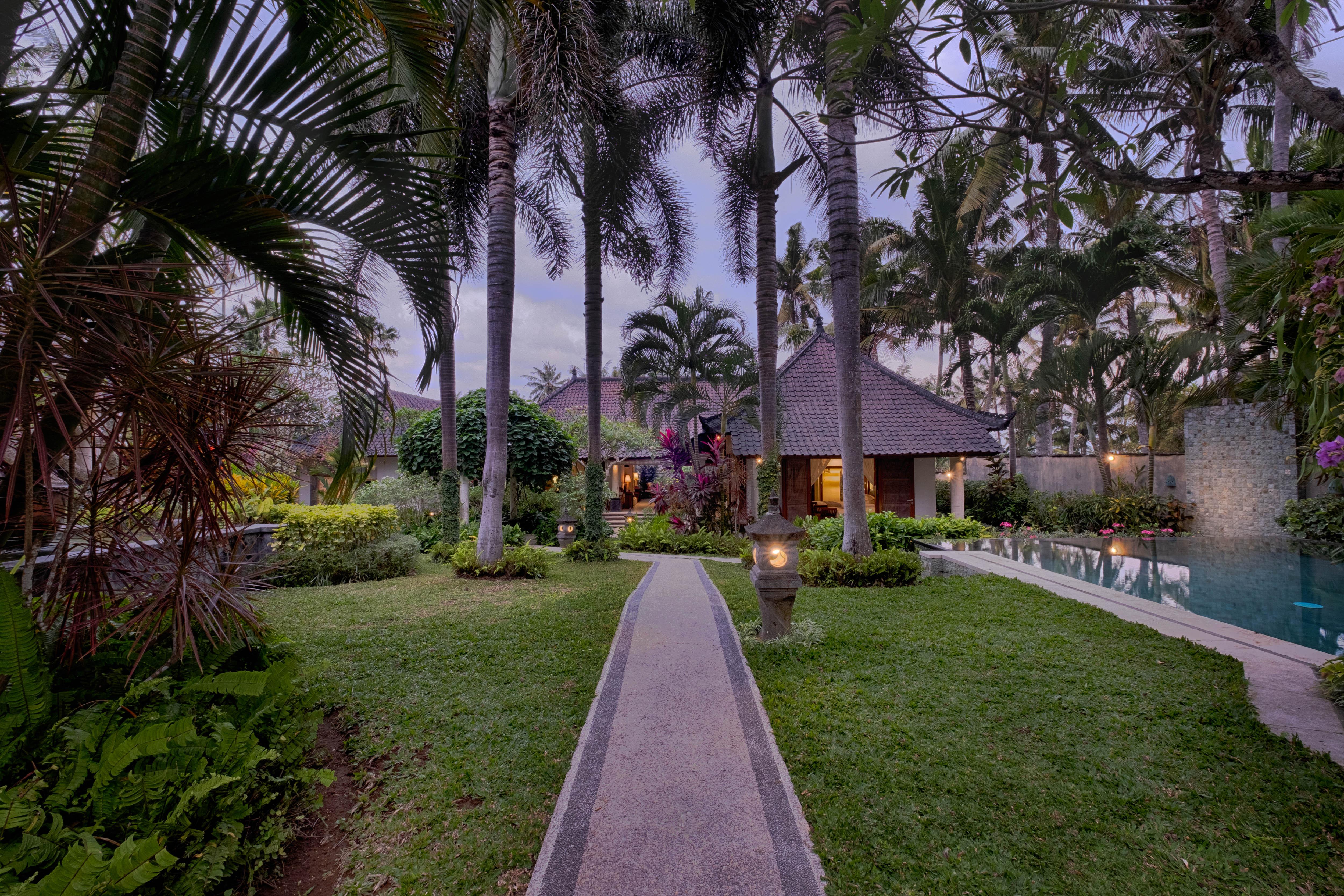 Kutus Kutus Saba Beach Villa 苏卡瓦提 外观 照片