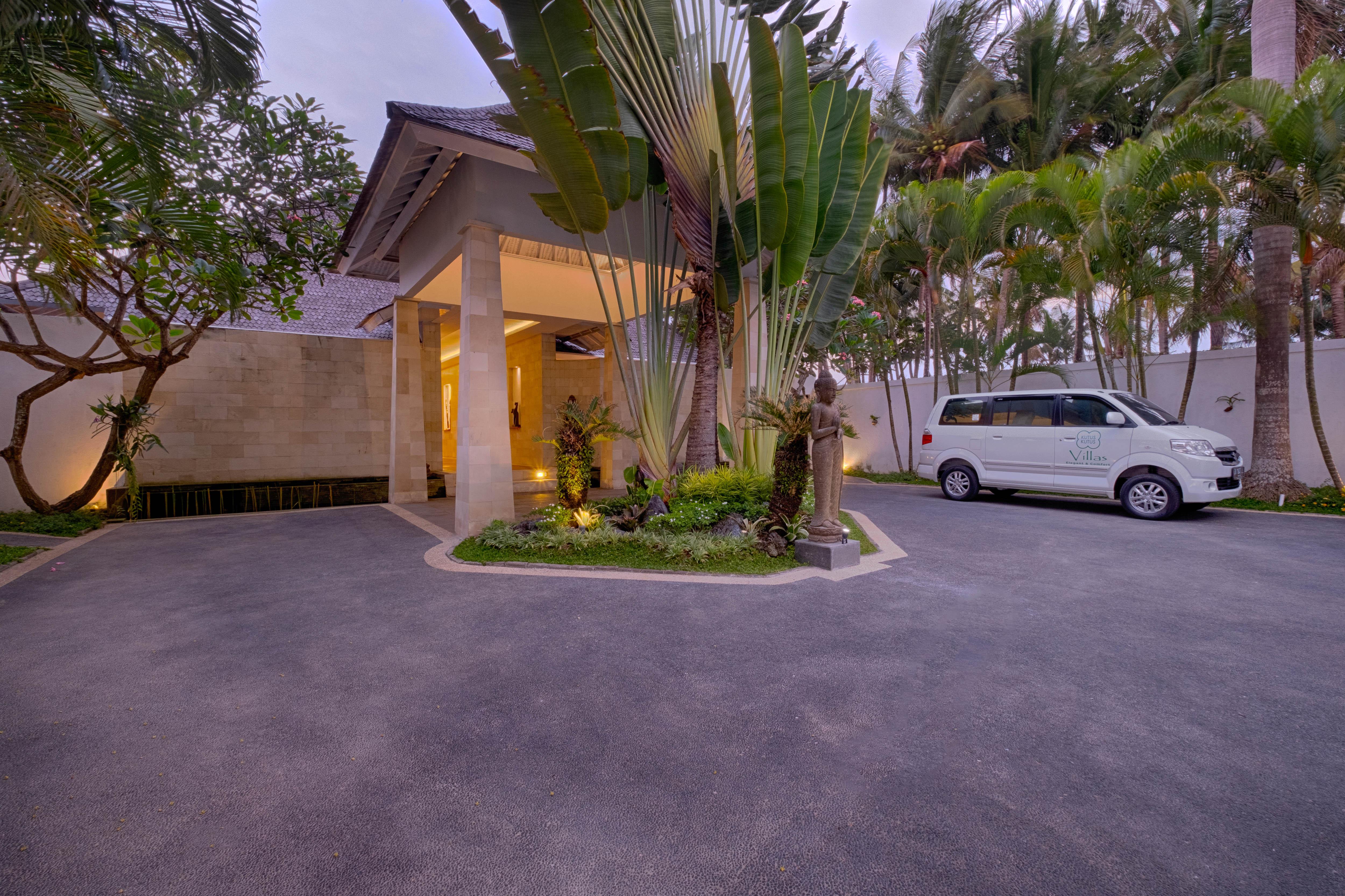 Kutus Kutus Saba Beach Villa 苏卡瓦提 外观 照片