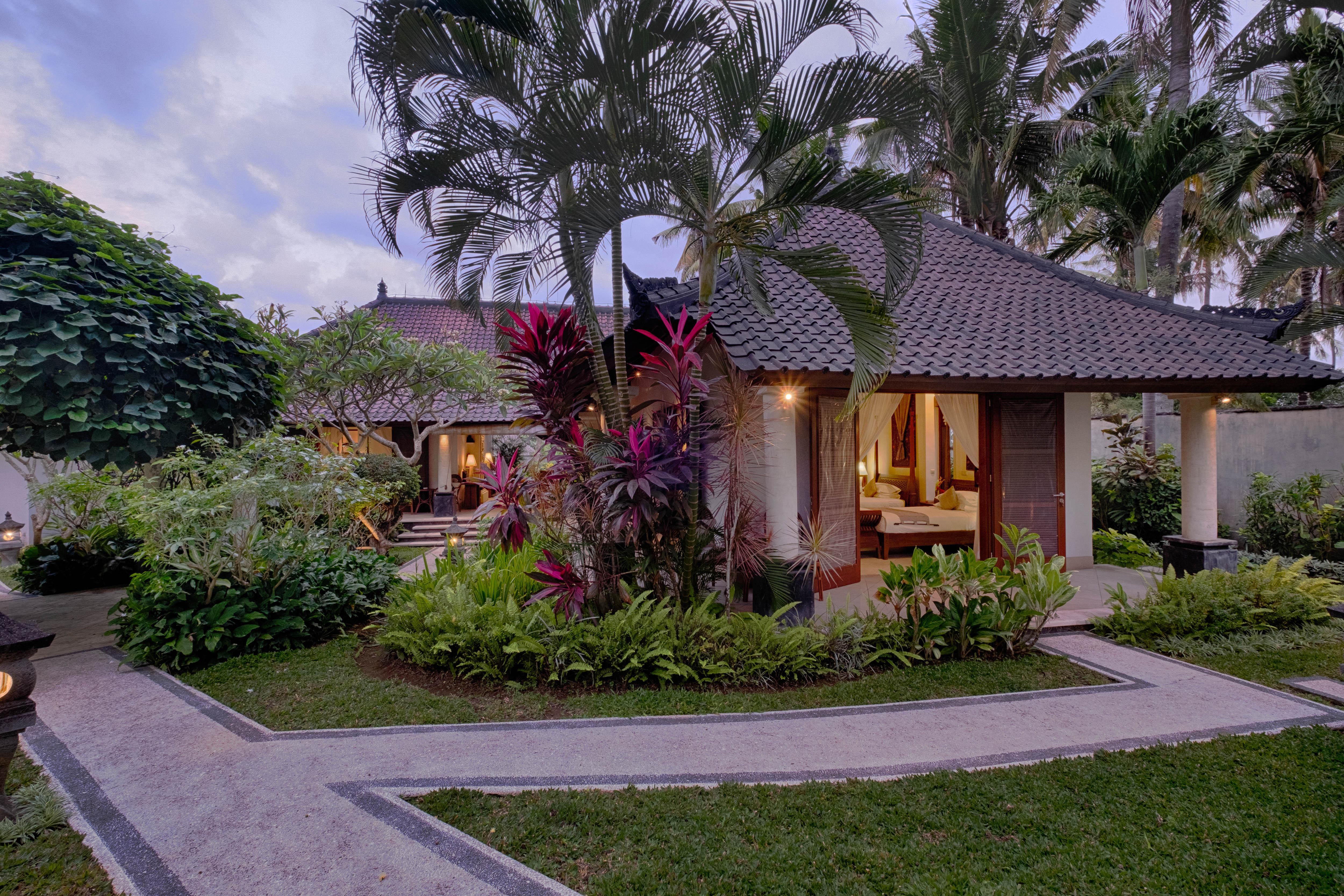 Kutus Kutus Saba Beach Villa 苏卡瓦提 外观 照片